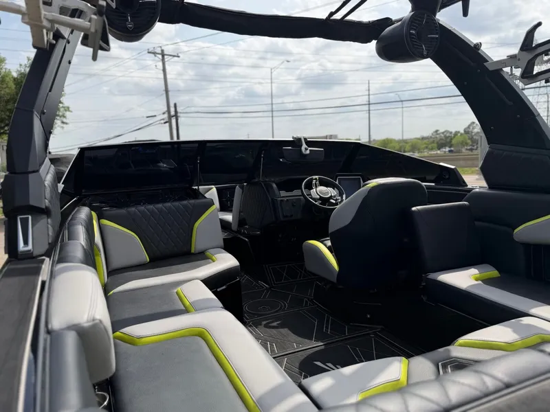 Slide: The Image of Tigé 22RZX 2022 - 11