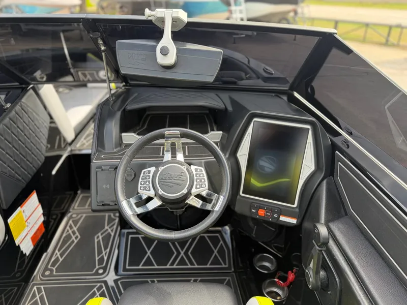 Slide: The Image of Tigé 22RZX 2022 - 16