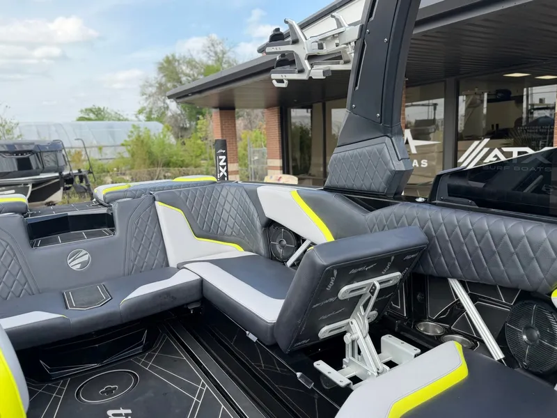 Slide: The Image of Tigé 22RZX 2022 - 17