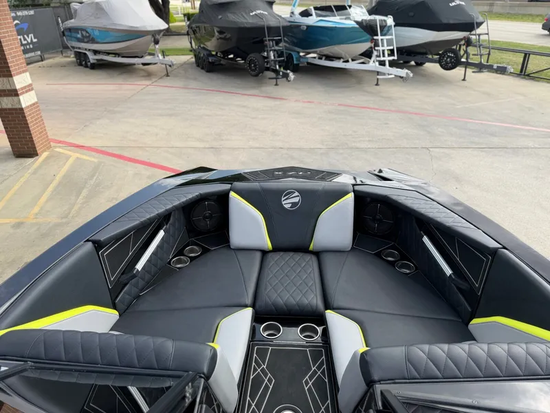 Slide: The Image of Tigé 22RZX 2022 - 19