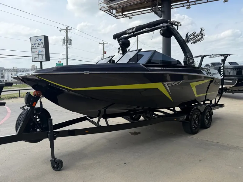 Slide: The Image of Tigé 22RZX 2022 - 8