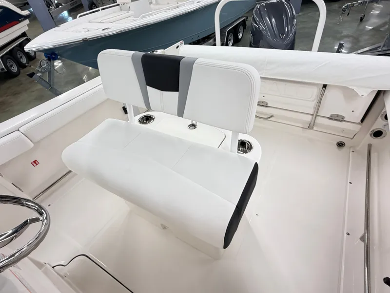Slide: The Image of Robalo R222 Center Console 2026 - 11