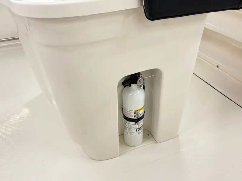 Slide: The Image of Robalo R222 Center Console 2026 - 12