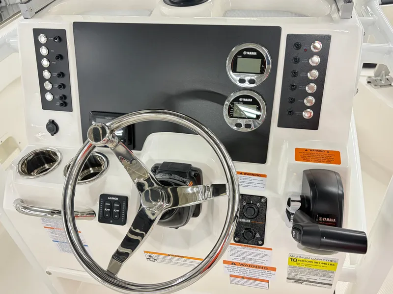 Slide: The Image of Robalo R222 Center Console 2026 - 13