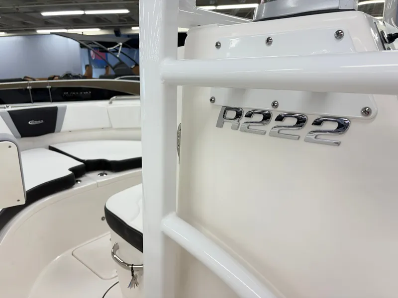 Slide: The Image of Robalo R222 Center Console 2026 - 20