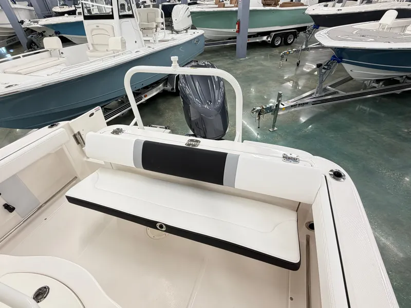 Slide: The Image of Robalo R222 Center Console 2026 - 7
