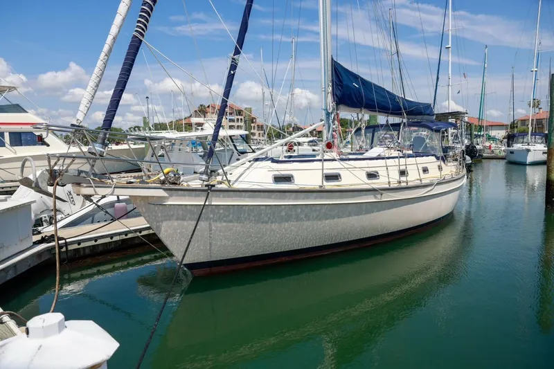 The Image of 1998 Island Packet 40 sailboat docked in a marina under a clear blue sky. - 0