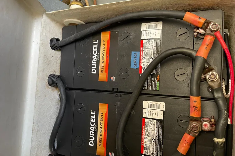 Slide: The Image of Duracell heavy-duty batteries in Azimut 46 Flybridge MY, 2000 model, with connected cables. - 118