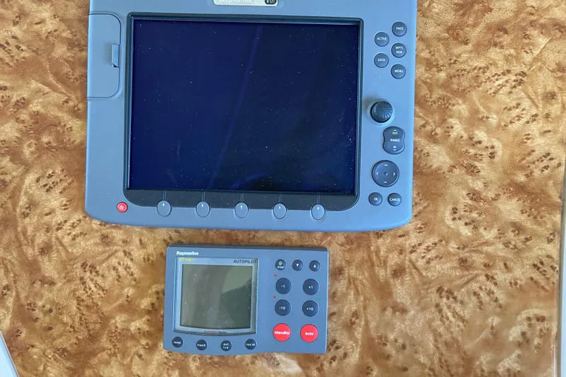 Slide: The Image of Control panel and autopilot system on 2000 Azimut 46 Flybridge yacht. - 27