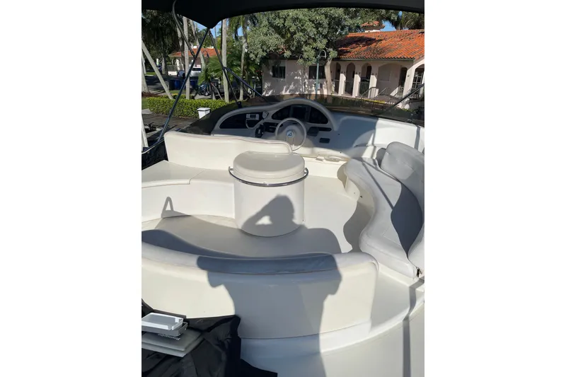 Slide: The Image of Flybridge seating area on 2000 Azimut 46 Flybridge MY yacht. - 89