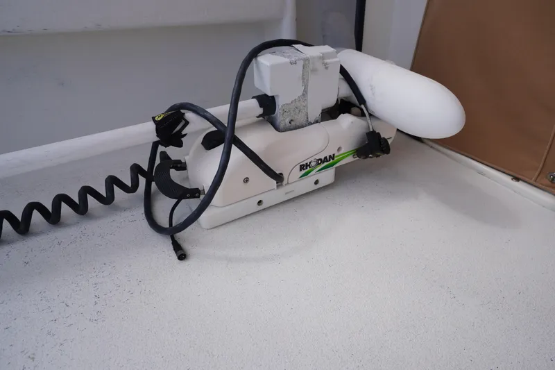 Slide: The Image of Rhodan trolling motor on 2018 May-Craft 2700 Pilot XL boat deck. - 13