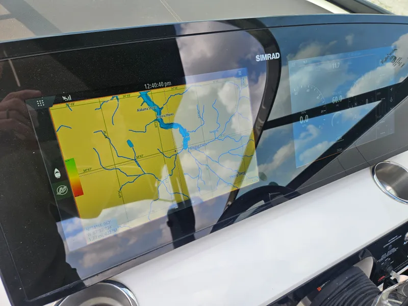 Slide: The Image of Simrad navigation system on Sea Ray SLX 280 boat, 2021 model. - 14