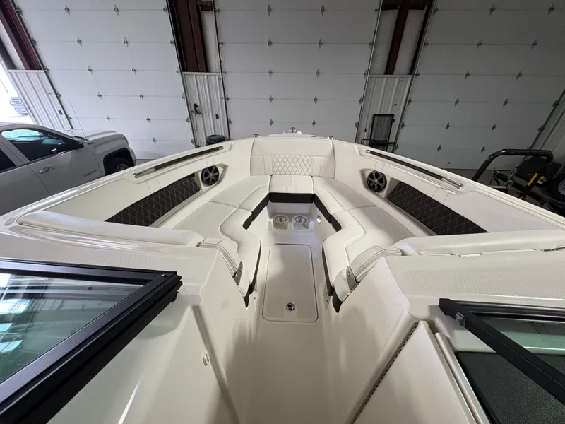 Slide: The Image of Interior view of 2021 Sea Ray SLX 280 boat. - 20