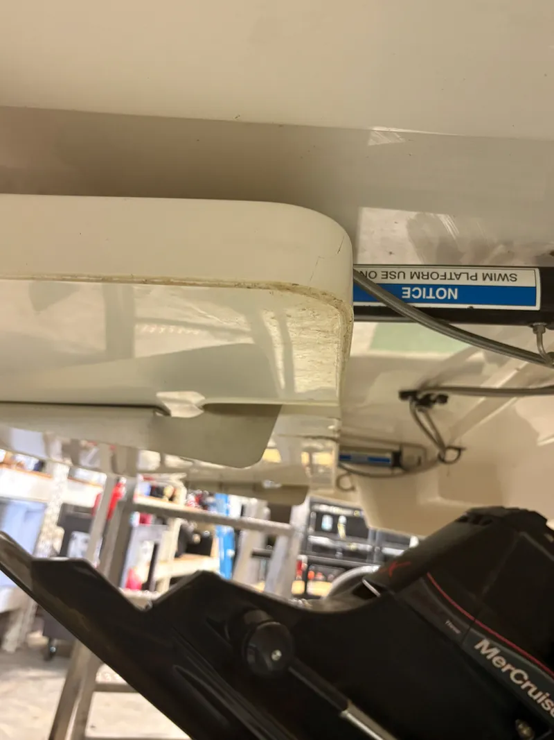 Slide: The Image of Underside of a 2021 Sea Ray SLX 280 boat. - 28