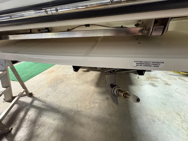 Slide: The Image of Rear platform of a 2021 Sea Ray SLX 280 boat. - 29