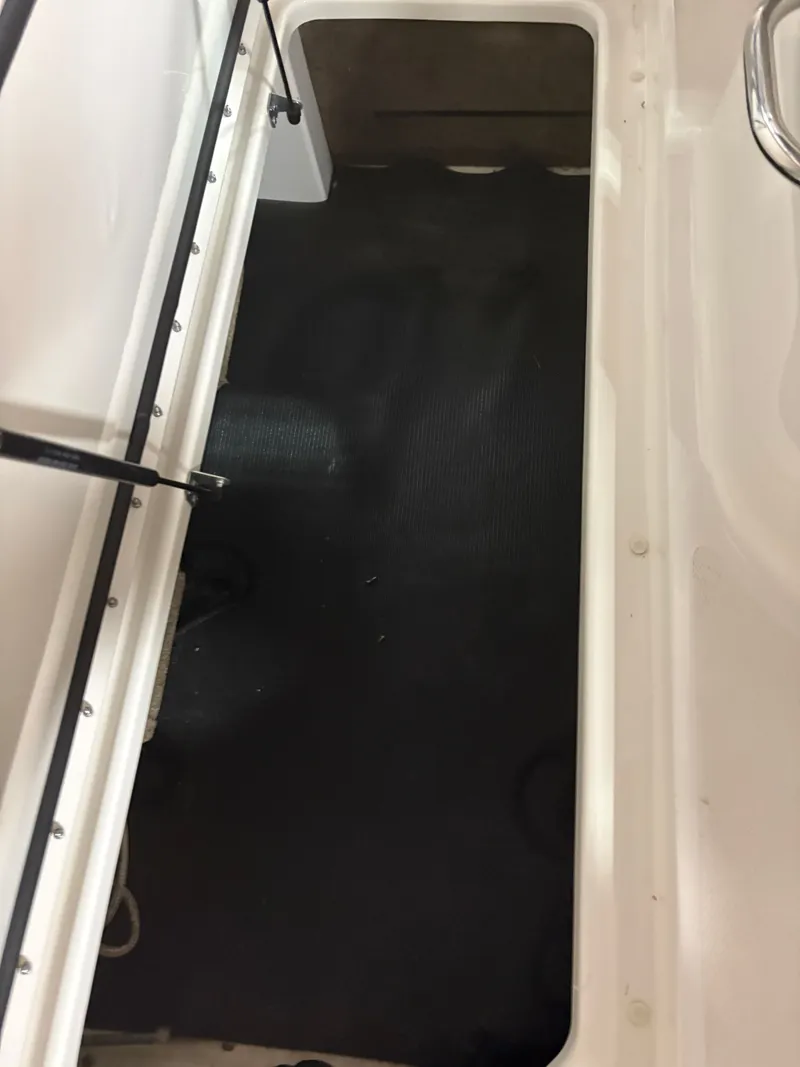 Slide: The Image of Interior of Sea Ray SLX 280 boat, year 2021. - 35