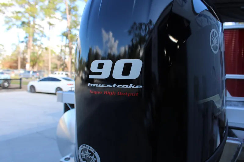 Slide: The Image of 2025 Bennington 20S boat with 90 horsepower four-stroke engine, super high output. - 17