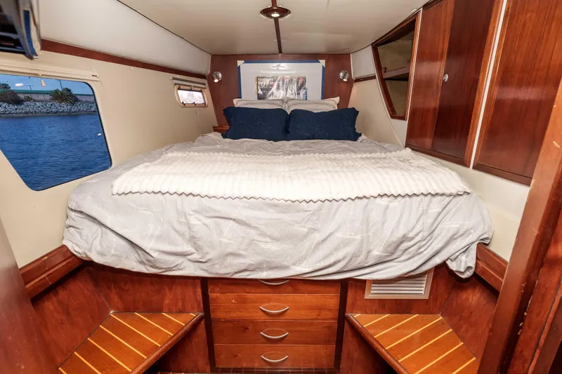 Slide: The Image of Luxurious cabin interior of 2009 Kelsall KSS 58 yacht with cozy bed and wooden furnishings. - 34