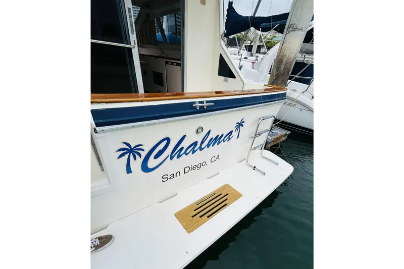 Slide: The Image of 1988 Sea Ray 265 Sedan Bridge boat docked in San Diego, CA. - 5