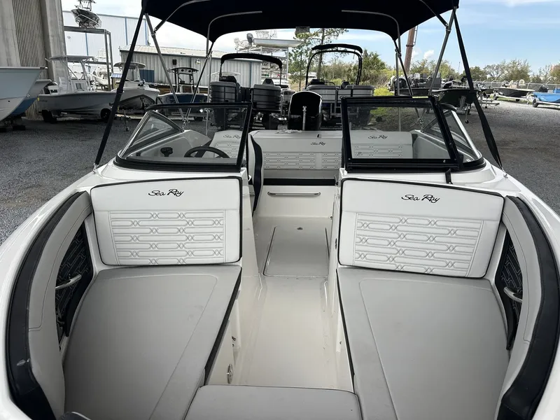 Slide: The Image of Sea Ray SPX 190 Outboard 2025 - 16