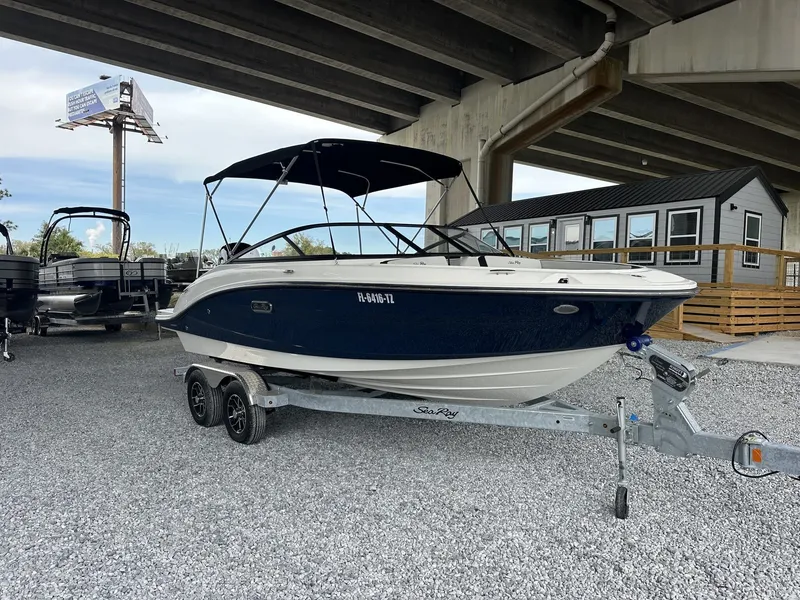 Slide: The Image of Sea Ray SPX 190 Outboard 2025 - 3