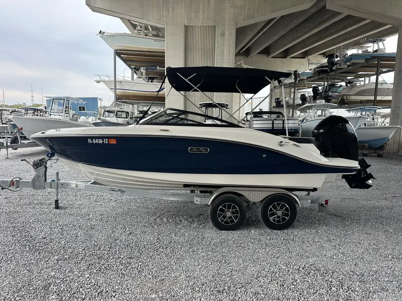 Slide: The Image of Sea Ray SPX 190 Outboard 2025 - 8