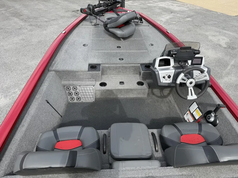 Slide: The Image of Tracker Pro Team 150hp~ garmin live 2025 - 3