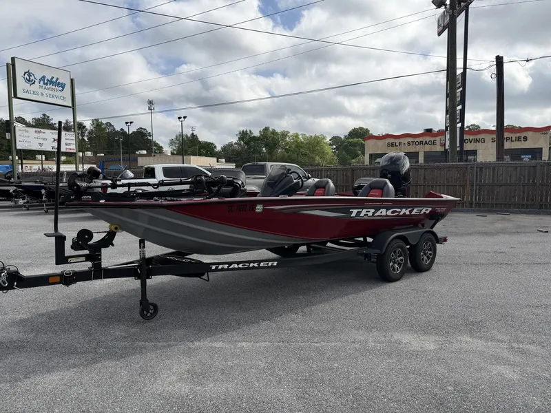 Slide: The Image of Tracker Pro Team 150hp~ garmin live 2025 - 4