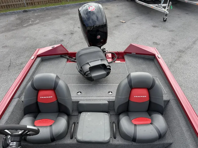 Slide: The Image of Tracker Pro Team 150hp~ garmin live 2025 - 8