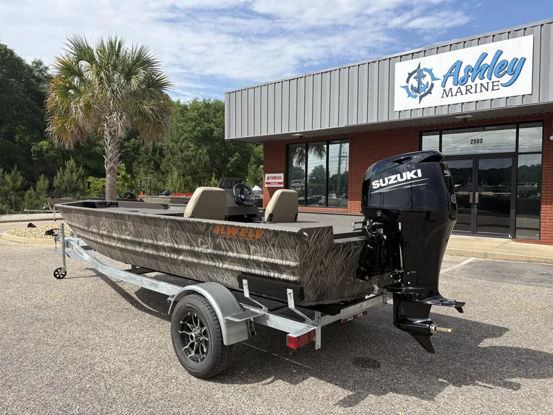 Slide: The Image of Alweld 1860VV boat with Suzuki 90 engine at Ashley Marine. - 3