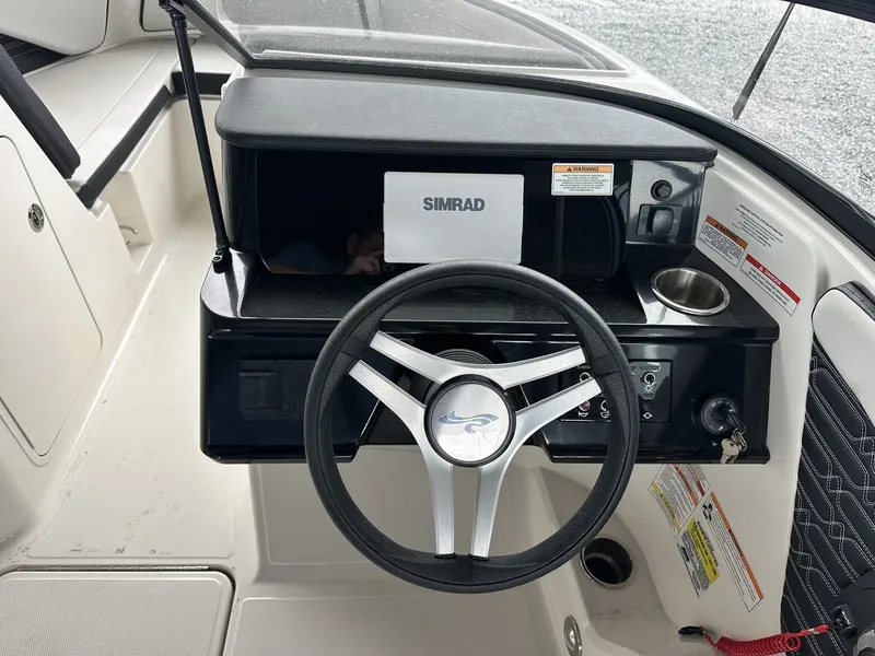 Slide: The Image of Sea Ray SPX 190 Outboard 2025 - 19