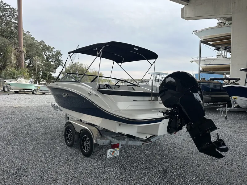 Slide: The Image of Sea Ray SPX 190 Outboard 2025 - 7
