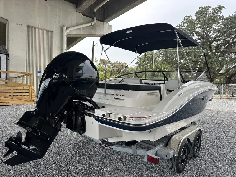 Slide: The Image of Sea Ray SPX 190 Outboard 2025 - 10