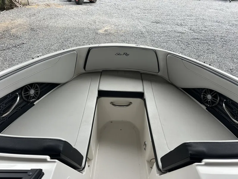 Slide: The Image of Sea Ray SPX 190 Outboard 2025 - 18