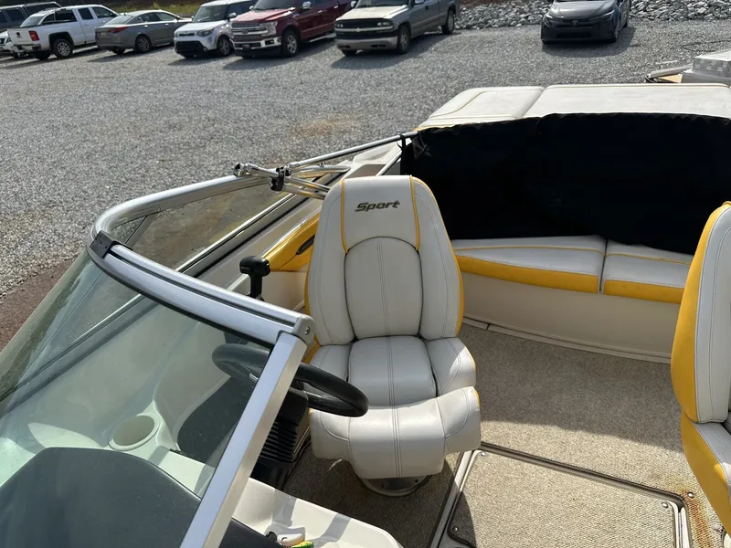 Slide: The Image of Sea Ray 205 Sport 2010 - 8