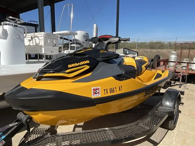 Slide: The Image of Sea-Doo RXT300 2022 - 3