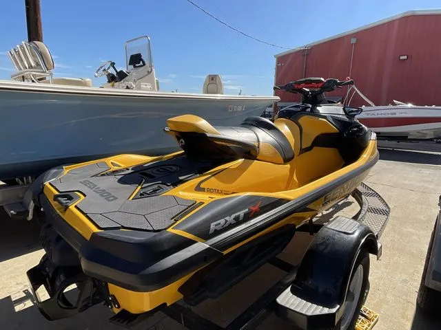 Slide: The Image of Sea-Doo RXT300 2022 - 7