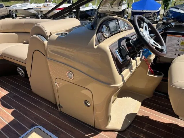 Slide: The Image of South Bay 5235RS 2017 - 18