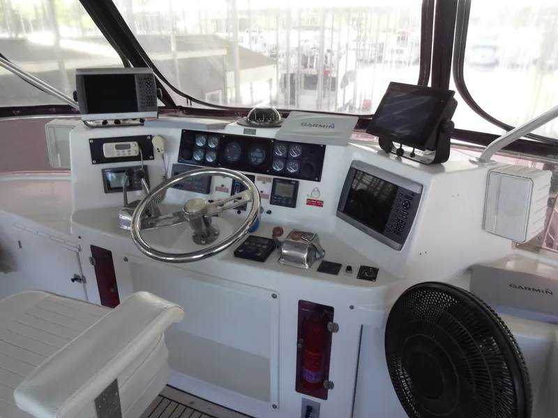 Slide: The Image of Helm of a 1996 President 545 yacht with navigation equipment. - 18
