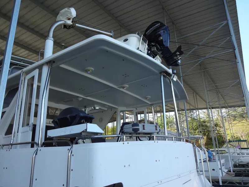 Slide: The Image of 1996 President 545 yacht docked under covered marina. - 5