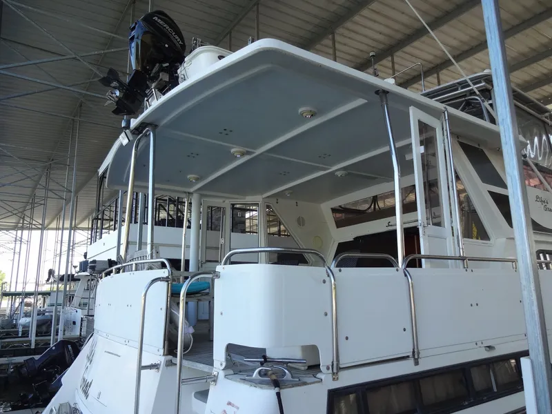 Slide: The Image of 1996 President 545 yacht in covered marina. - 7