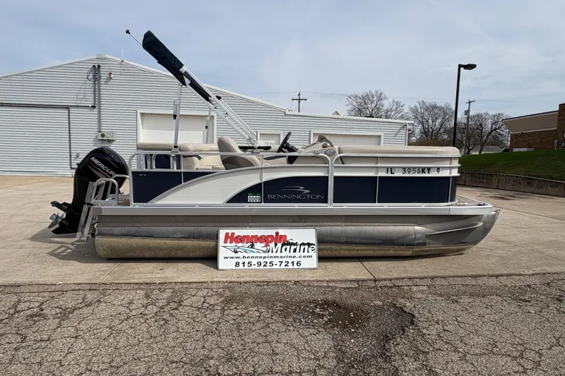 The Image of 2018 Bennington 188 SL pontoon boat parked at Hennepin Marine dealership. - 0