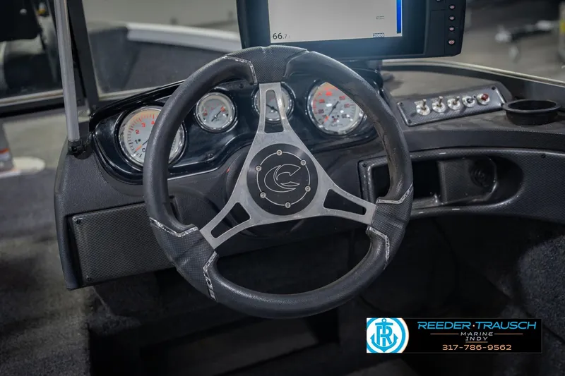 Slide: The Image of Steering wheel and dashboard of 2014 Crestliner 1650 Fish Hawk SE boat. - 31