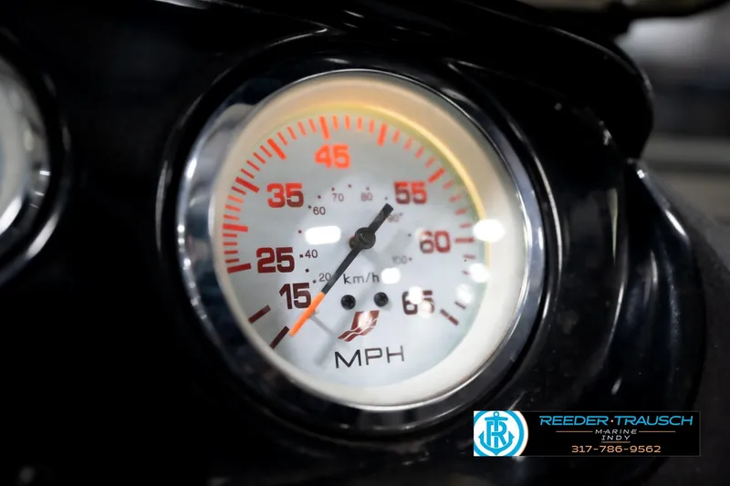 Slide: The Image of Speedometer of 2014 Crestliner 1650 Fish Hawk SE, displaying speed in MPH and km/h. - 36