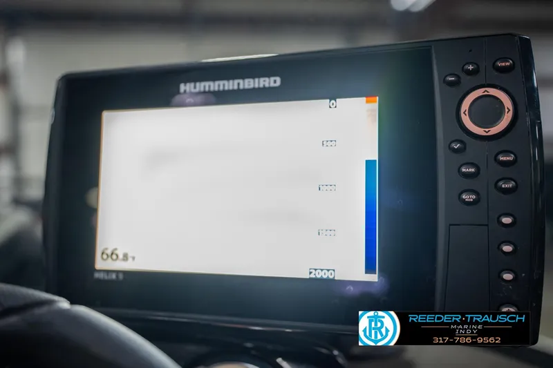 Slide: The Image of Humminbird fish finder display on 2014 Crestliner 1650 Fish Hawk SE boat. - 37