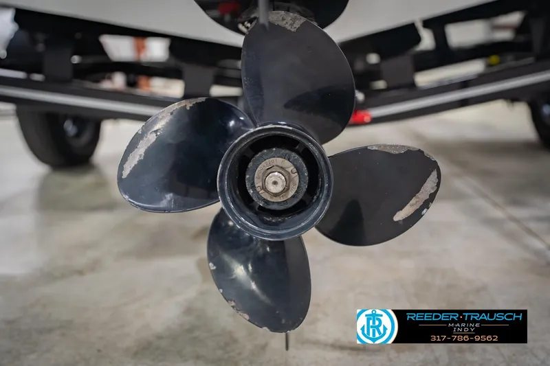 Slide: The Image of Propeller of 2014 Crestliner 1650 Fish Hawk SE boat, close-up view in a showroom. - 51