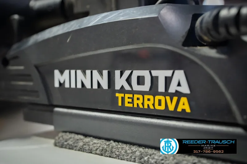 Slide: The Image of Minn Kota Terrova motor on 2014 Crestliner 1650 Fish Hawk SE boat. - 53