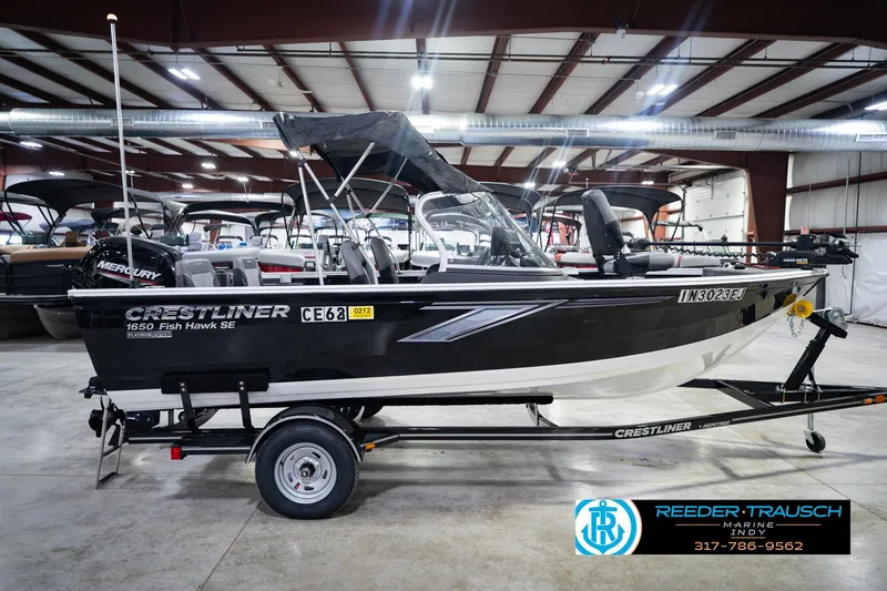 Slide: The Image of 2014 Crestliner 1650 Fish Hawk SE boat on trailer in indoor showroom. - 7