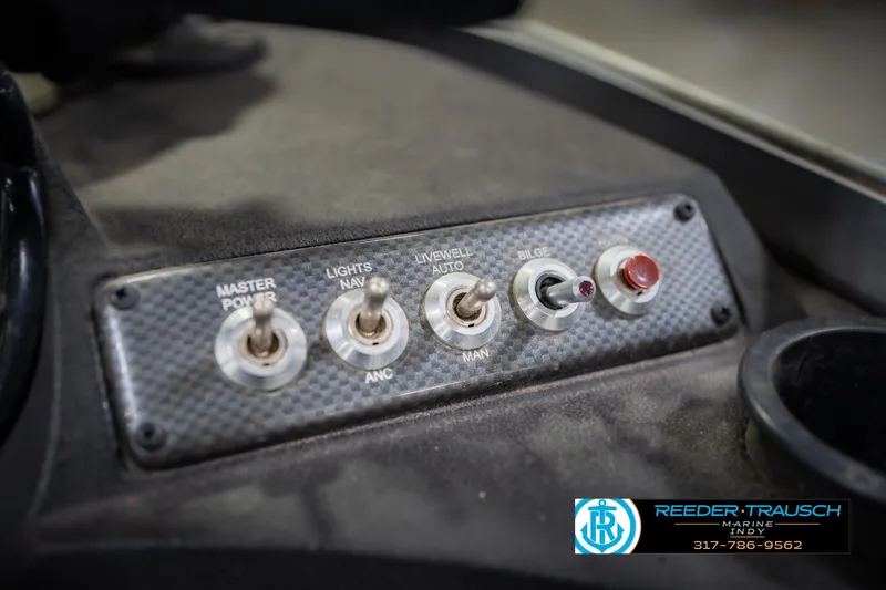 Slide: The Image of Control panel of a 2014 Crestliner 1650 Fish Hawk SE boat with switches. - 38