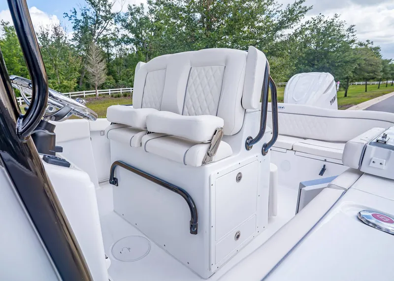 Slide: The Image of Sea Hunt Ultra 255 SE 2026 - 18